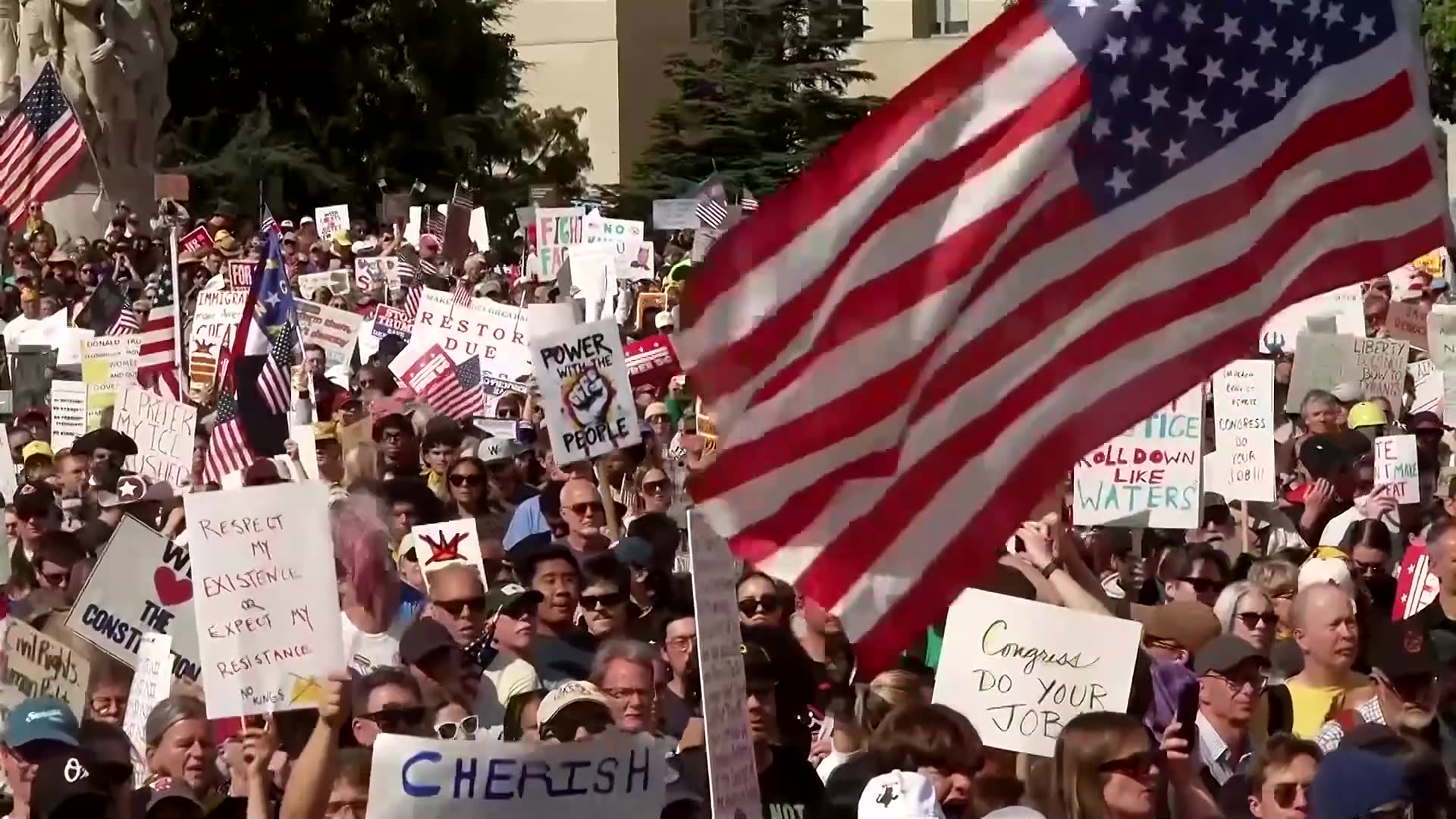 Senators, activists, Bill Nye speak to thousands at DC No Kings rally