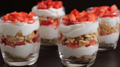 Easy Strawberry and Cream Dessert