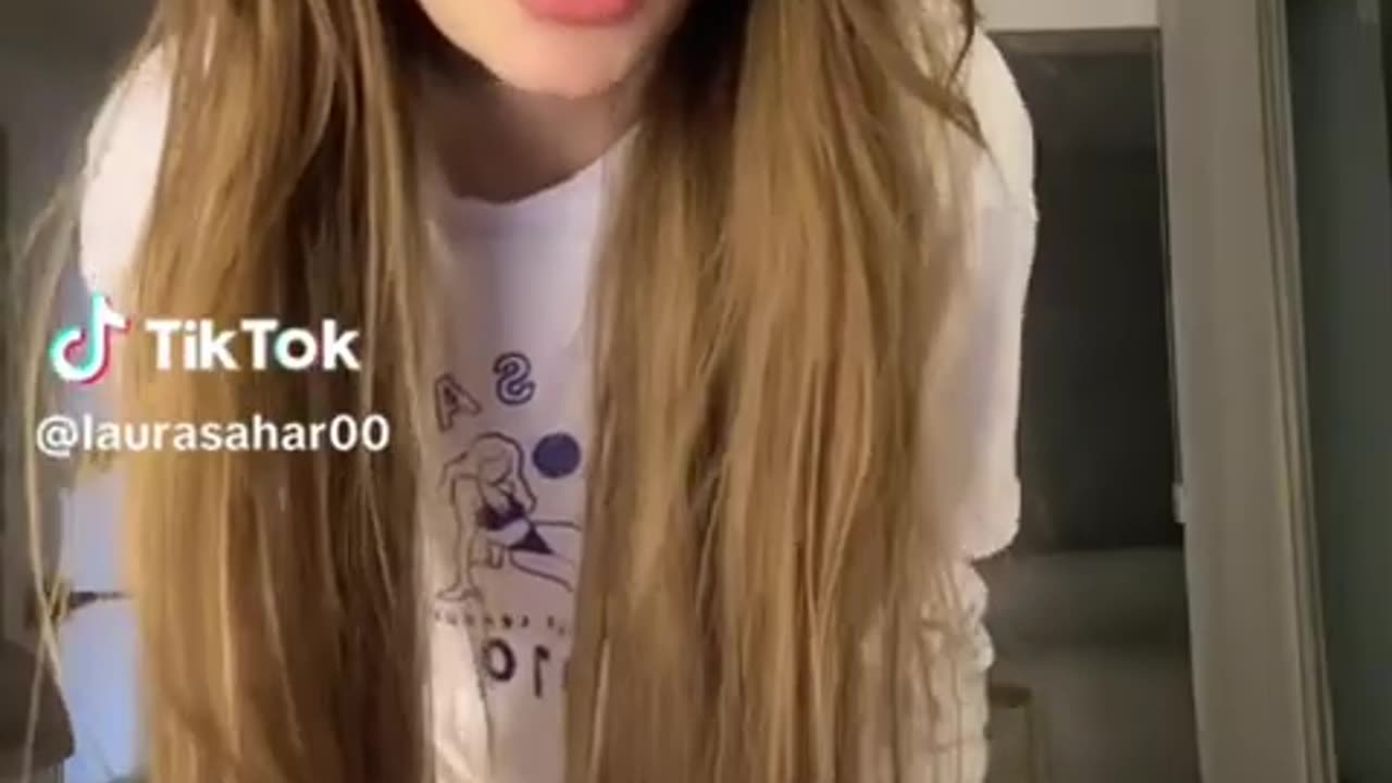 Laura Sahar INSANE BODY Twerking