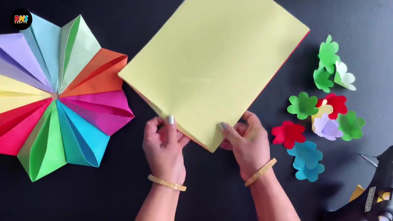 Beautiful and Easy Paper Wall Hanging / Paper Craft For Home Decoration / Unique Wall Hanging / DIY