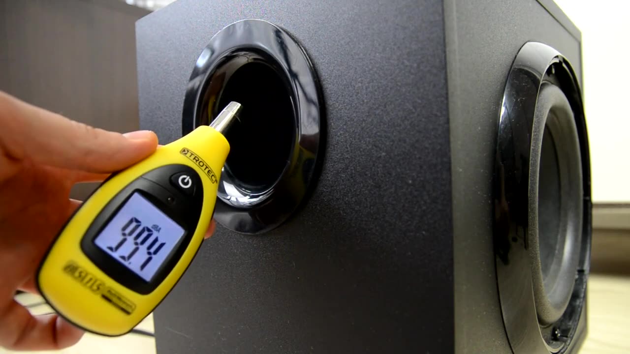 How to remove Logitech Z623 a grill + subwoofer excursion bass test