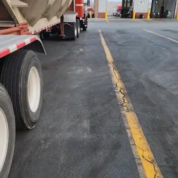 IDIOTS I TELL YOU COMPLETE IDIOTS #ourtruckinglife #reallifetruckers #truckdrivers #atruckerslife