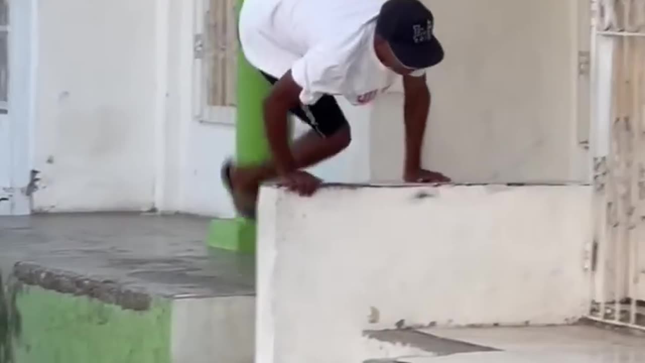 SCARY DOG!! 😂😂😂😂😂😂😂😂😂😂