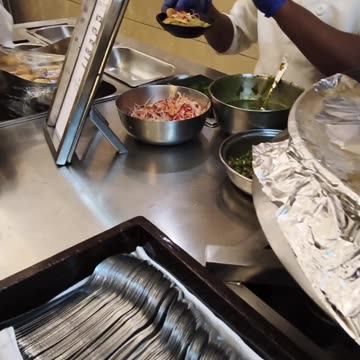 😋 From spicy chaats to crispy pakoras — Indian weddings are a snack lover’s paradise!