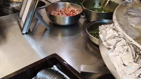 😋 From spicy chaats to crispy pakoras — Indian weddings are a snack lover’s paradise!