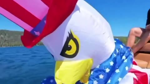 Mark Zuckerberg celebra el 4 de julio de una peculiar manera