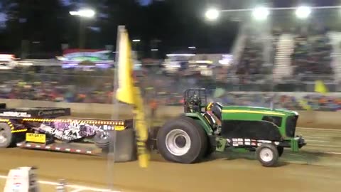JULY 29 2017 Knox county fair tractor pull - John Deere 8430 - wheel falls off - 4K