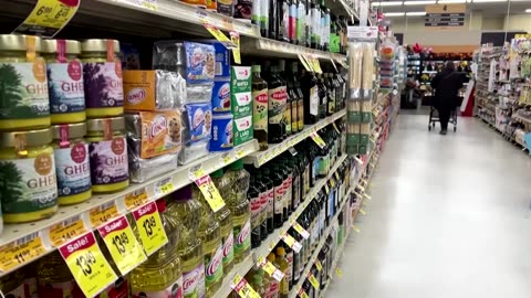 Trump defends economic record at Pennsylvania rally