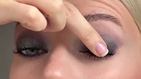 Black Smokey Eye Tutorial (3 Techniques) P14