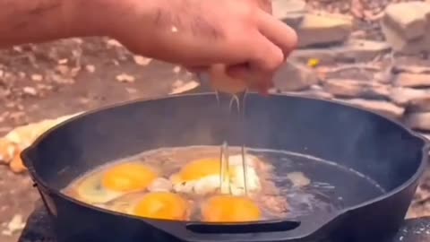 “You’ve NEVER Seen Cooking Like This! 🔥 Wild Food in the Heart of the Mountains”
