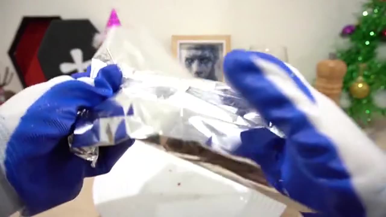 Kluna Tik eat Hulk HAMBURGER For Luch_part4