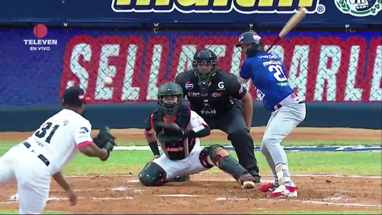 ¡Cafecito Martínez se robó segunda!