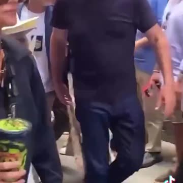 OMG, what happened to Madonna? She looks like a 90-year-old woman.