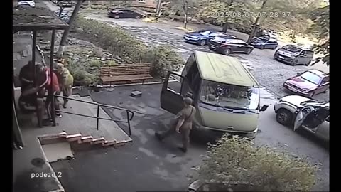 👥🚨 Ukraine Russia War | Civilian Helps Territorial Defense Catch Men in Kryvyi Rih | RCF
