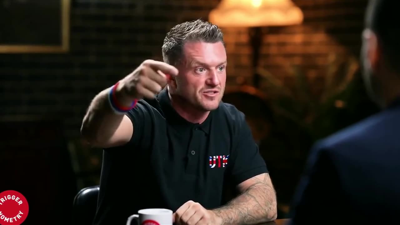 Celebrating 9/11 in Luton - Tommy Robinson on Triggernometry #september11th #luton #recruitment