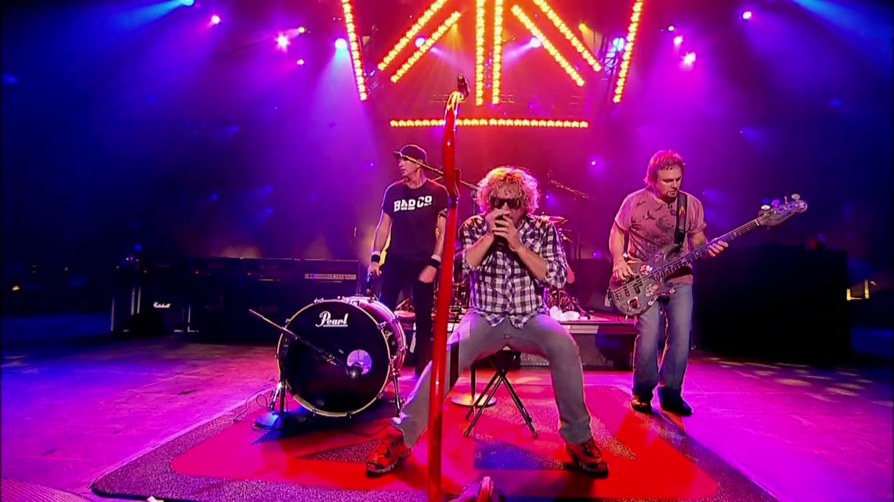 Bitten by the Wolf - Chickenfoot (live)