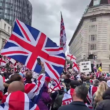 London 🚩 There are 3 MILLION people on the streets. It's mind blowing.