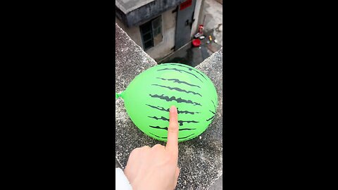 Balloons 🎈 drop 😱#foryoupage❤ #ply #unfreezmyaccout #funnyvideo #viralvideo
