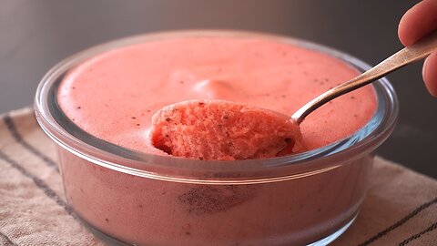 3-Ingredient Airy Strawberry Dessert Recipe (SO GOOD!)