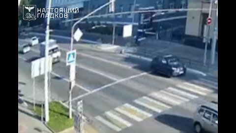 A direct hit by a Ukrainian kamikaze drone on a civilian car in the center of Belgorod this morning.