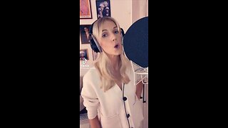 She sounds just like Karen Carpenter. And she’s not lip-synching. Amazing.