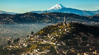 Quito – Volcano Views, Colonial Streets & Andean Spirit 🌋🏛️✨