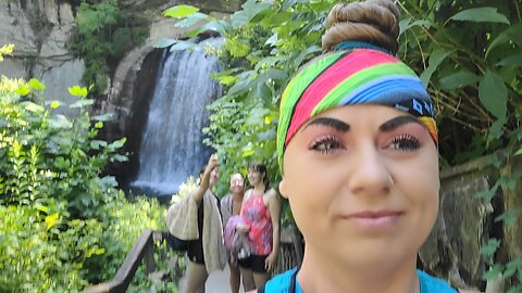 EXPLORING THE STUNNING LOOKING GLASS FALLS