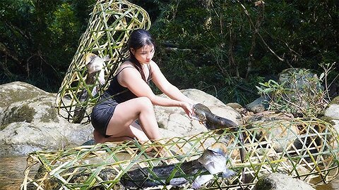 Bamboo Cage Fishing – Simple Tools, Big River Challenge!