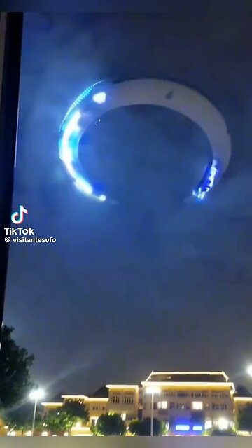 Stunning footage of a UFO