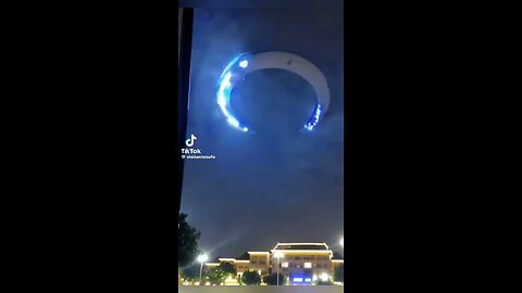 Stunning footage of a UFO