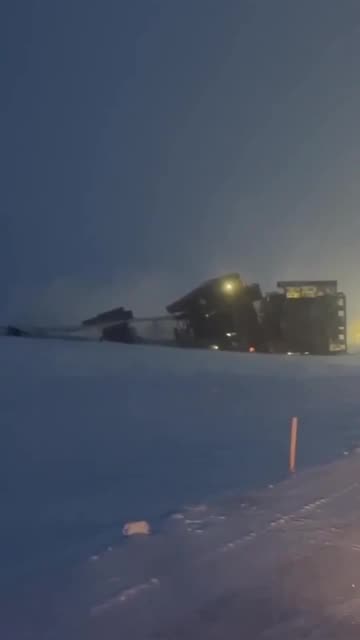 A huge oil rig in Alaska collapsed during transport due to wind