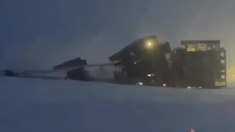 A huge oil rig in Alaska collapsed during transport due to wind