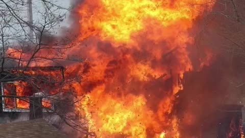 A LUNATIC IN IDAHO BURNS HIS HOUSE DOWN & MURDERS 2 FIREFIGHTERS