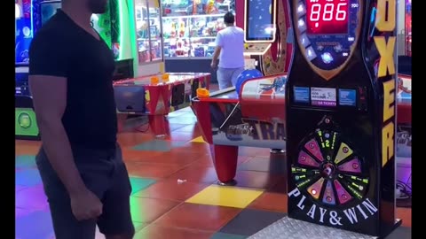 Anthony Joshua vs RichFitnessIAM – The PUNCHING MACHINE Showdown That Shook the Room! 💥🥊