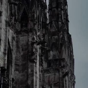 LE ELITE VOGLIONO CHE LA GENTE SIA STUPIDA DA CREDERE I PRIMITIVI ABBIANO COSTRUITO IL DUOMO COSÌ