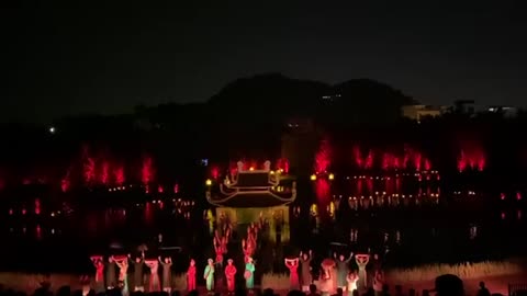 NGƯỜI ƠI! NGƯỜI Ở ĐỪNG VỀ!