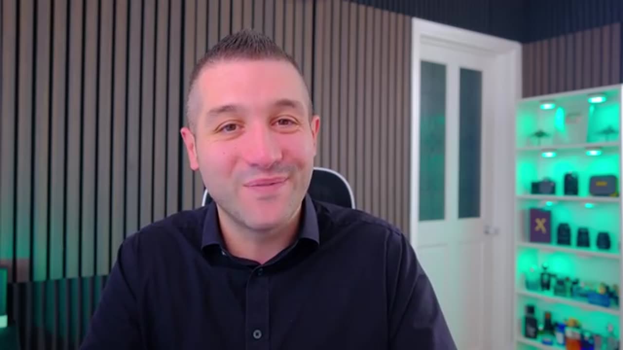 Trump Orders NUCLEAR Submarines Closer To Russia!