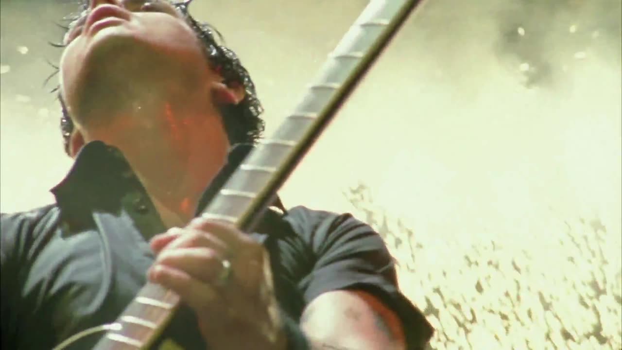 Wake Me Up When September Ends - Green Day (live)