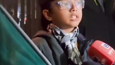 শহীদ হাদী হ/ত্যা/র বিচার চাইতে এসে আগামীর বিপ্লবীর কন্ঠে গান।