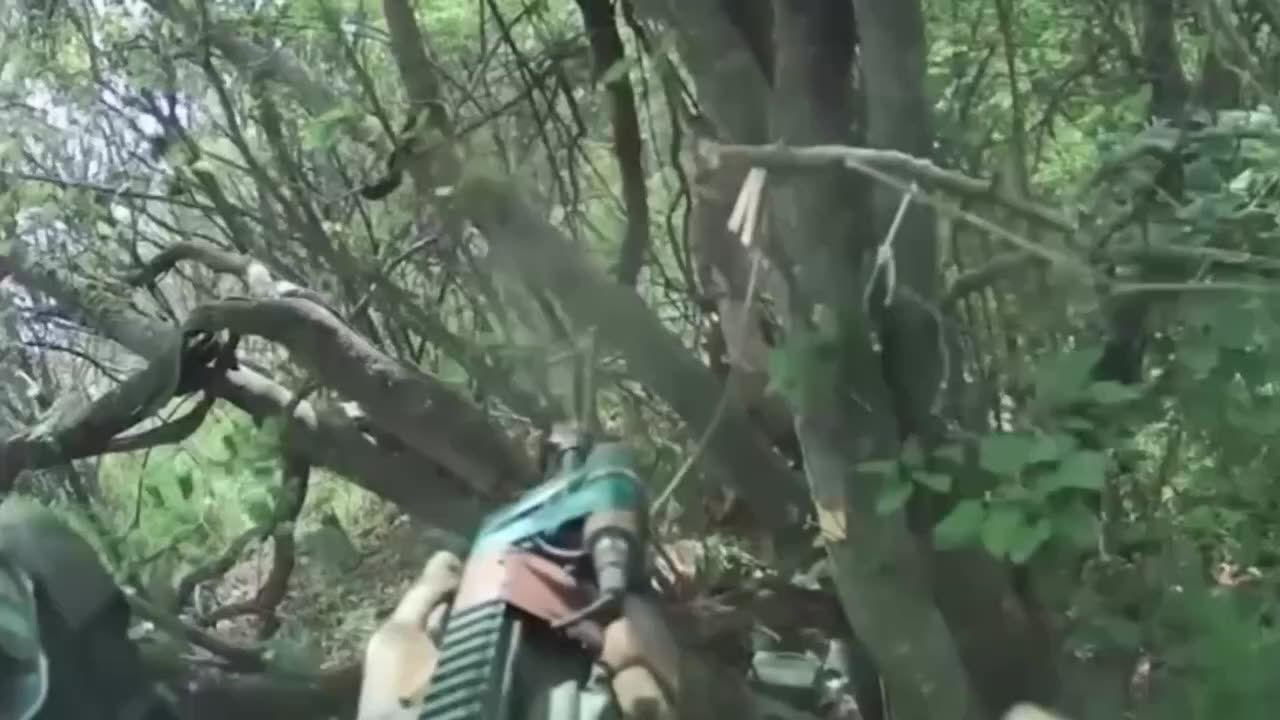 Intense Firefight Between Ukrainian and Russian Soldiers