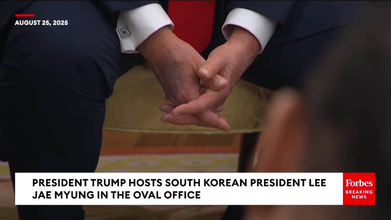 The camera zooms in on Trump's hand during his meeting with the South Korean President