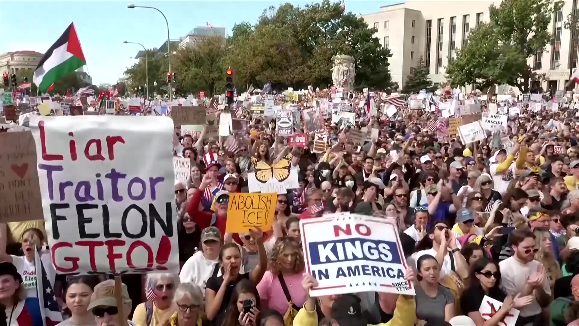 Sanders warns of Trumps authoritarianism at No Kings in D.C.