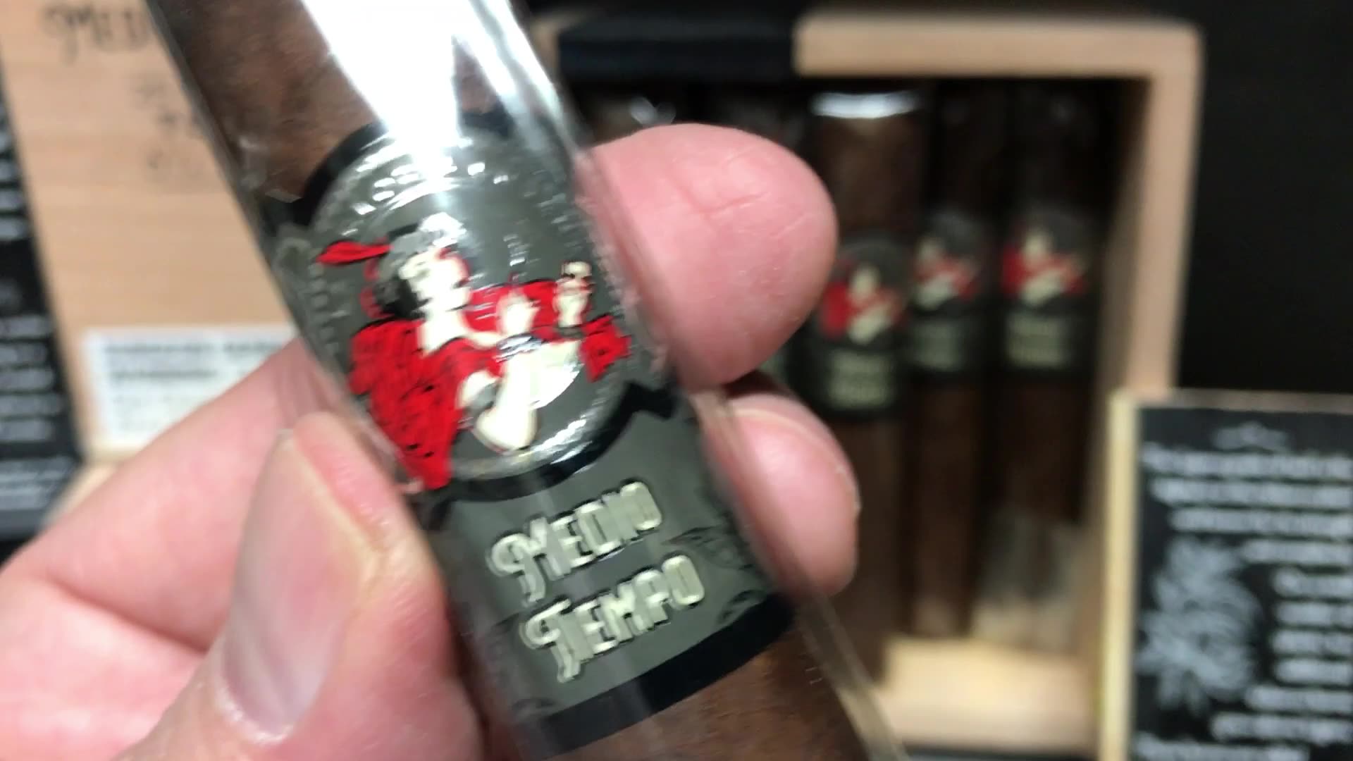 LA GLORIA CUBANA MEDIO TIEMPO CIGARS ON SALE FOR APRIL!