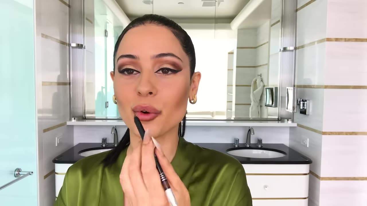Alexa Demie’s ’90s Glam Revival 💋 | Get Her Iconic Look Step-by-Step!