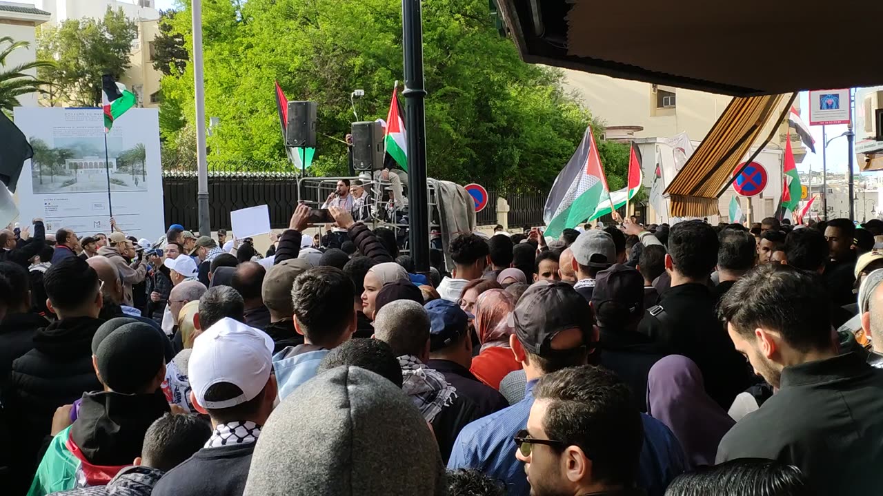 مسيرة حاشدة شعبية استنكارا لرسو سفن العدو بميناء طنجة 20 04 2025 كلمة المناضل سيون اسيدون