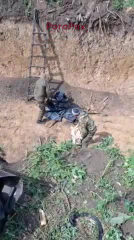 Russians Struggle to Evacuate KIA Over 15-Meter-High Anti-Vehicle Fortifications