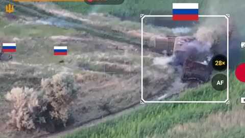 Russian vehicle column attacked by Ukrainian FPV drones as they break into Novoekonomichne city