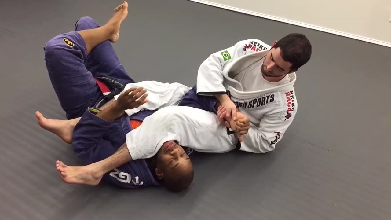 Escaping from the Armbar from Mount Easily