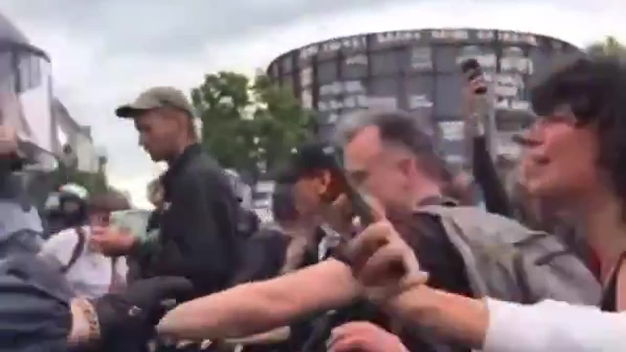 German police brutality on protesters rallying against Gaza starvation