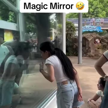 I would be so scared to use that restroom 😭